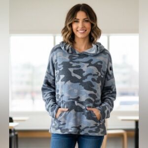 Gaze Camo Hooded Long Sleeved Pullover Women's Size L‎